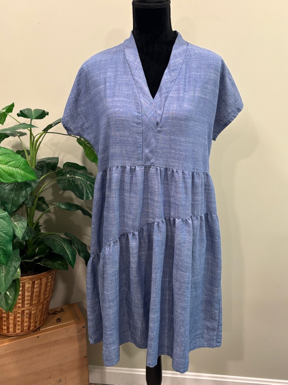 52seven Light Blue Chambray V-Neck Tiered Short Sleeve Dress